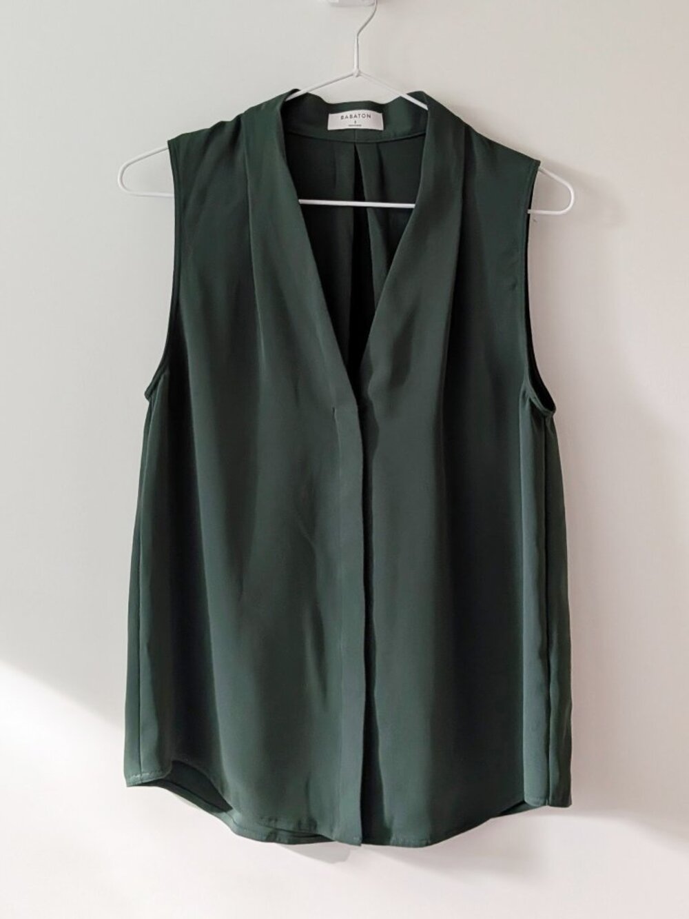 Babaton Aritzia Sleeveless V-Neck Blouse - Forest Green